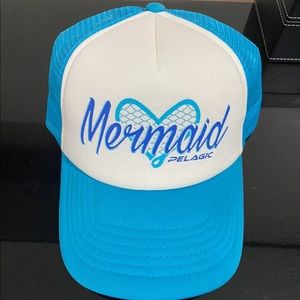 Pelagic women trucker hat